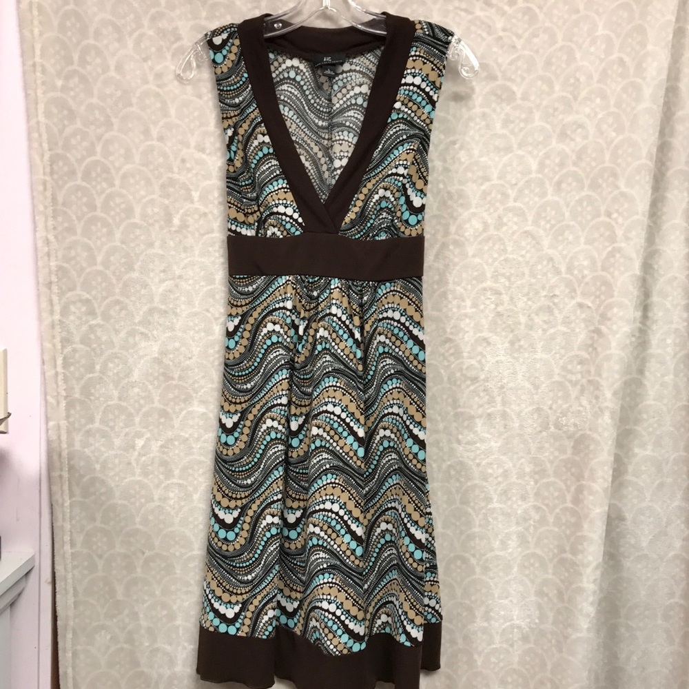 IZ Byer CA Flowy Pretty Dress w/back sash V neck